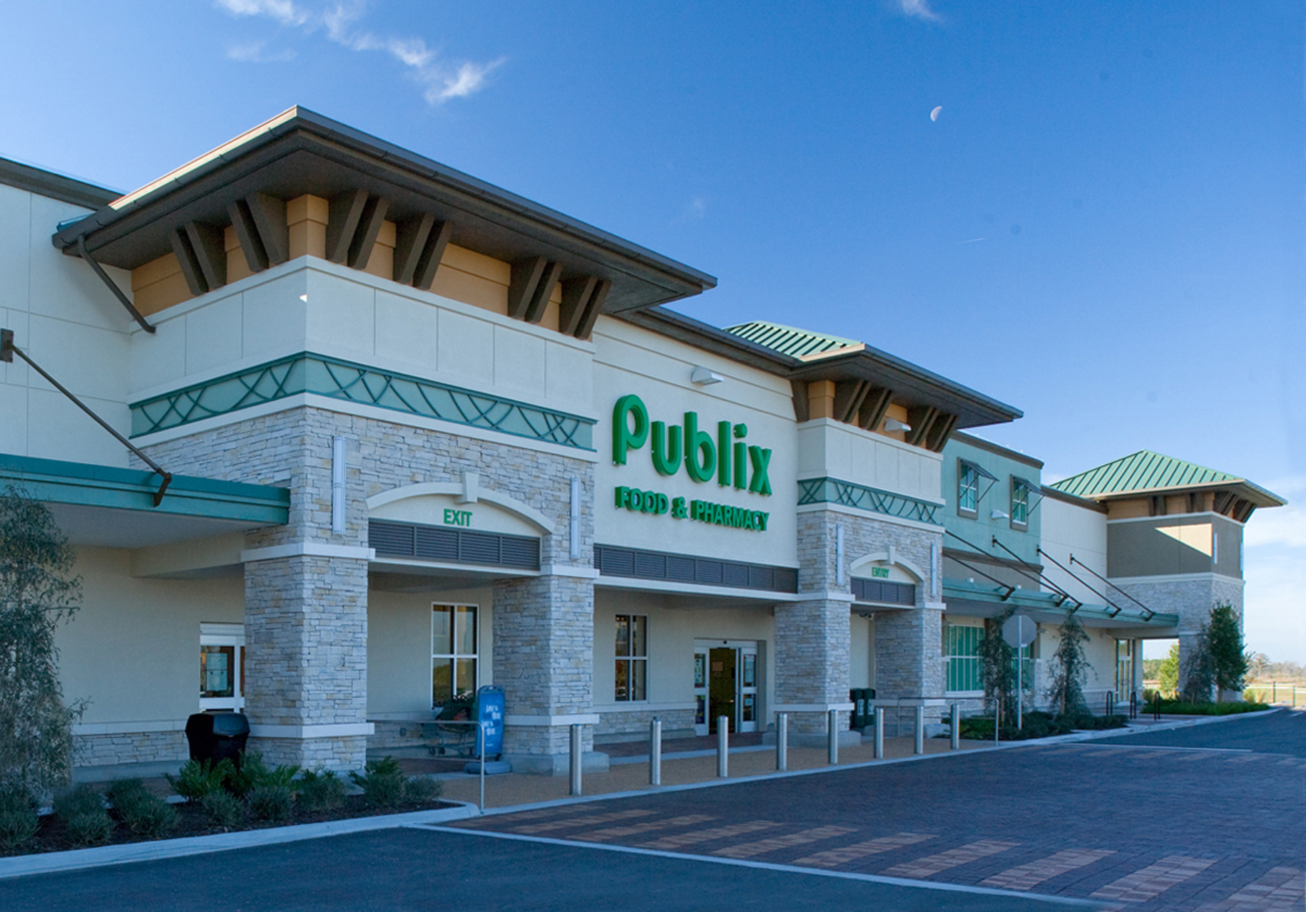 LAKESIDE VILLAGE PUBLIX